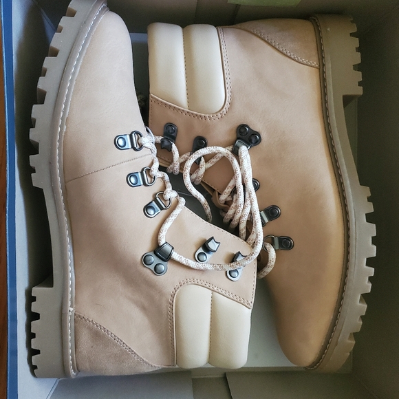 Universal Thread Shoes - NWT universal threads women's tully memory foam boots size 9